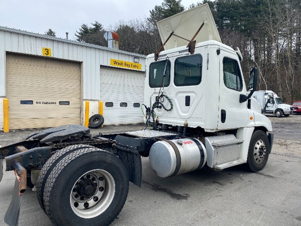 Day Cab Tractor-Heavy Duty Tractors-Freightliner-2017-Cascadia 12542ST-Fitchburg-MA-293,971\n\t\tmiles-$ 31,500 - Image 7