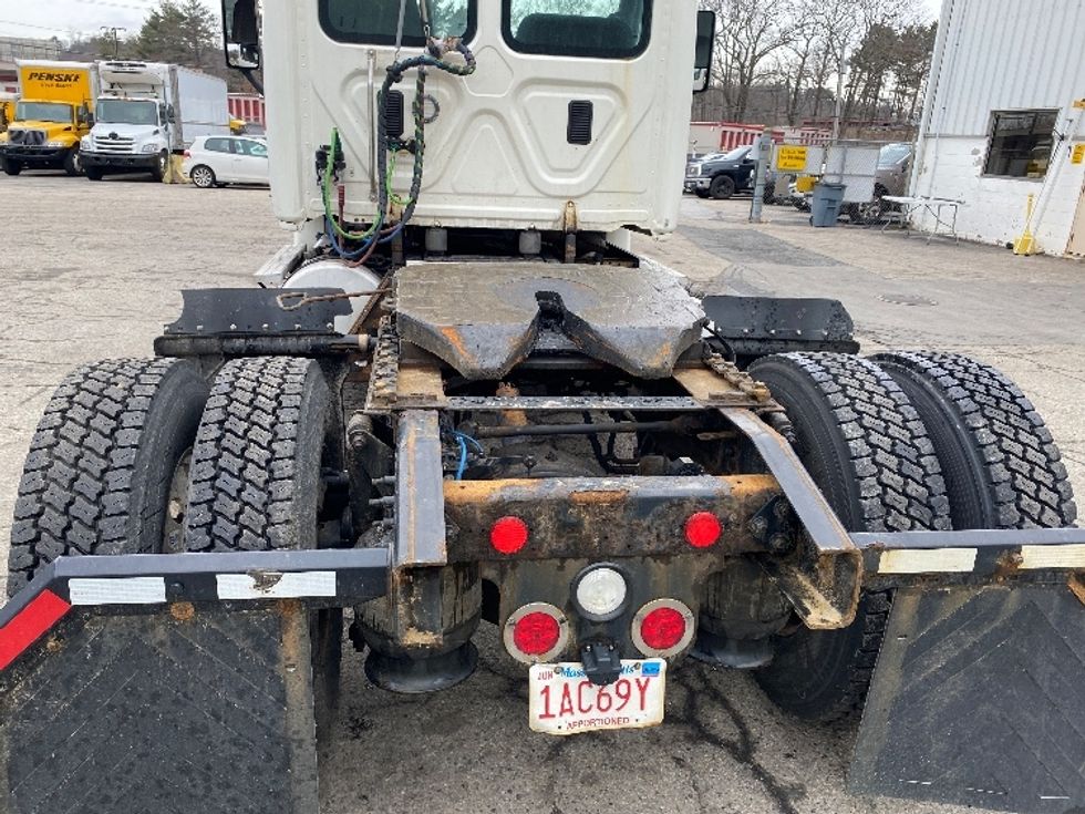 Day Cab Tractor-Heavy Duty Tractors-Freightliner-2017-Cascadia 12542ST-Fitchburg-MA-300,028\n\t\tmiles-$ 31,500 - Image 6