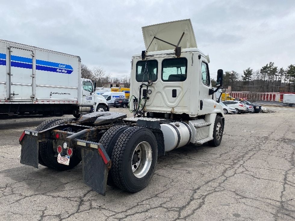 Day Cab Tractor-Heavy Duty Tractors-Freightliner-2017-Cascadia 12542ST-Fitchburg-MA-300,028\n\t\tmiles-$ 31,500 - Image 7