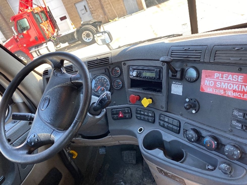 Day Cab Tractor-Heavy Duty Tractors-Freightliner-2017-Cascadia 12542ST-Fitchburg-MA-363,317\n\t\tmiles-$ 30,000 - Image 11