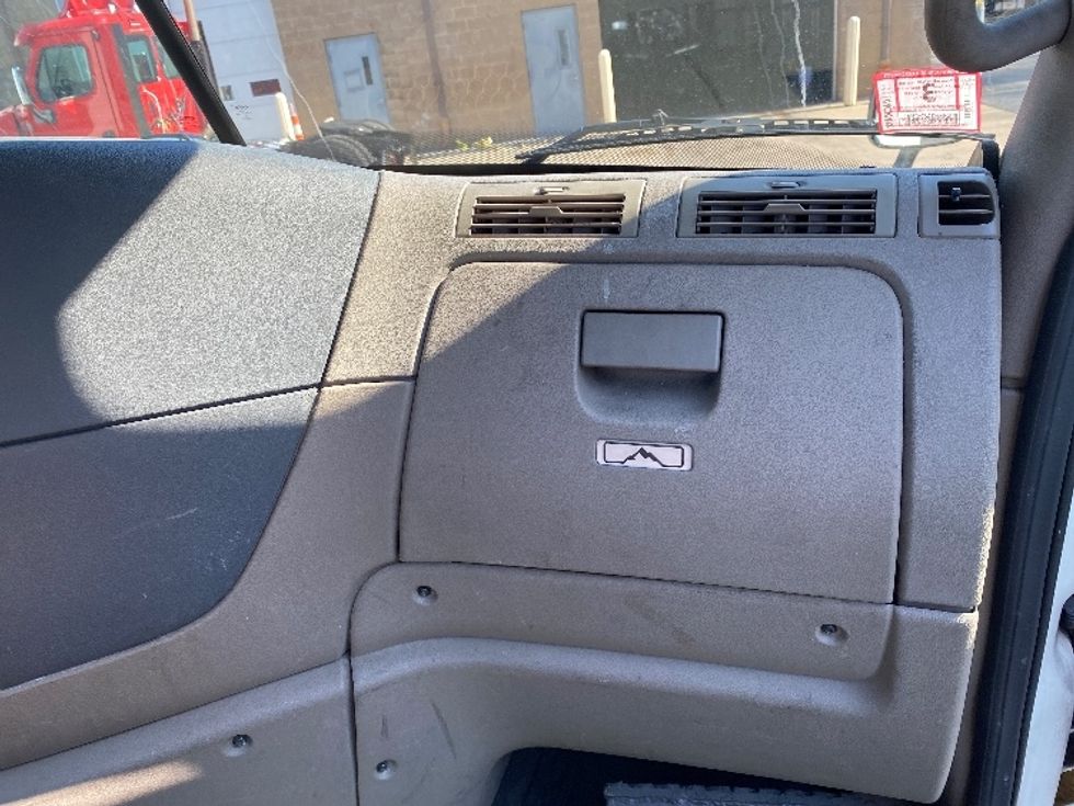 Day Cab Tractor-Heavy Duty Tractors-Freightliner-2017-Cascadia 12542ST-Fitchburg-MA-363,317\n\t\tmiles-$ 30,000 - Image 13