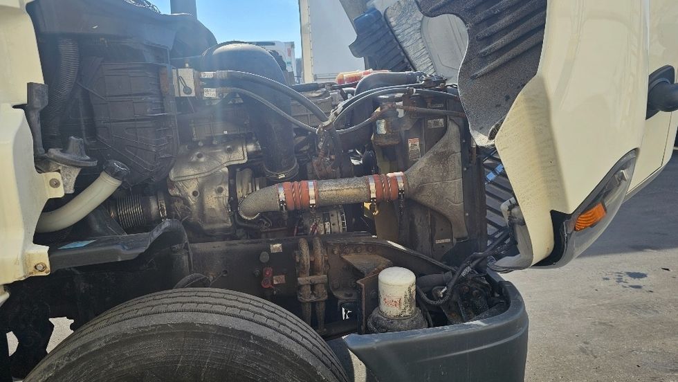 Day Cab Tractor-Heavy Duty Tractors-Freightliner-2017-Cascadia 12542ST-Fitchburg-MA-363,317\n\t\tmiles-$ 30,000 - Image 15