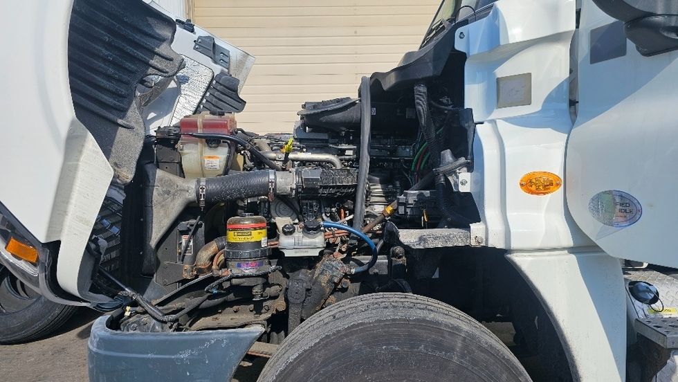 Day Cab Tractor-Heavy Duty Tractors-Freightliner-2017-Cascadia 12542ST-Fitchburg-MA-363,317\n\t\tmiles-$ 30,000 - Image 16