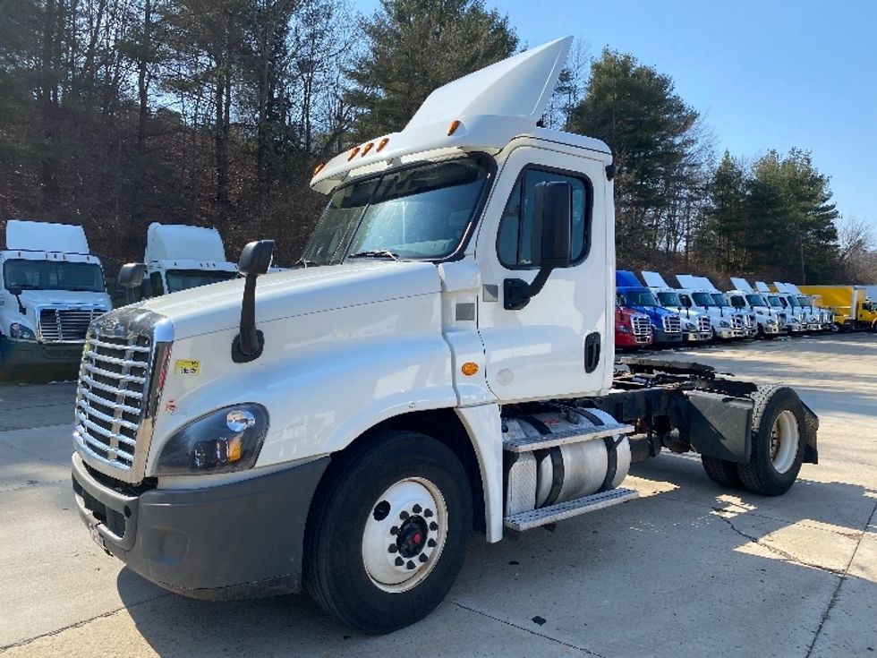 Day Cab Tractor-Heavy Duty Tractors-Freightliner-2017-Cascadia 12542ST-Fitchburg-MA-363,317\n\t\tmiles-$ 30,000 - Image 3