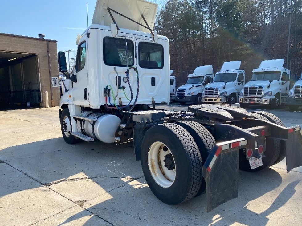 Day Cab Tractor-Heavy Duty Tractors-Freightliner-2017-Cascadia 12542ST-Fitchburg-MA-363,317\n\t\tmiles-$ 30,000 - Image 5