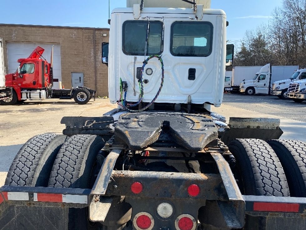 Day Cab Tractor-Heavy Duty Tractors-Freightliner-2017-Cascadia 12542ST-Fitchburg-MA-363,317\n\t\tmiles-$ 30,000 - Image 6