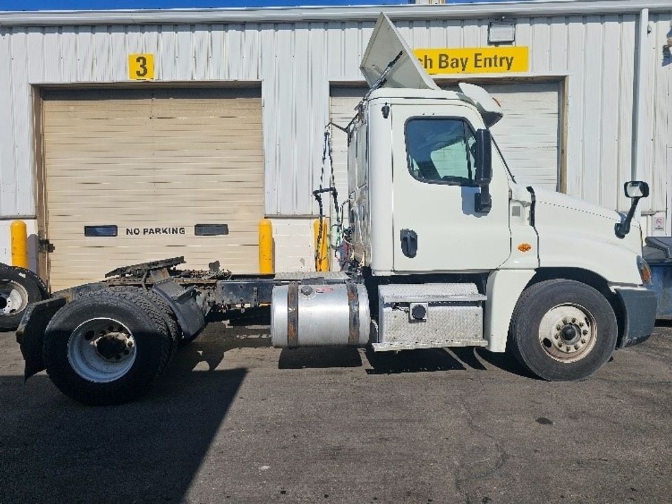 Day Cab Tractor-Heavy Duty Tractors-Freightliner-2017-Cascadia 12542ST-Fitchburg-MA-363,317\n\t\tmiles-$ 30,000 - Image 8