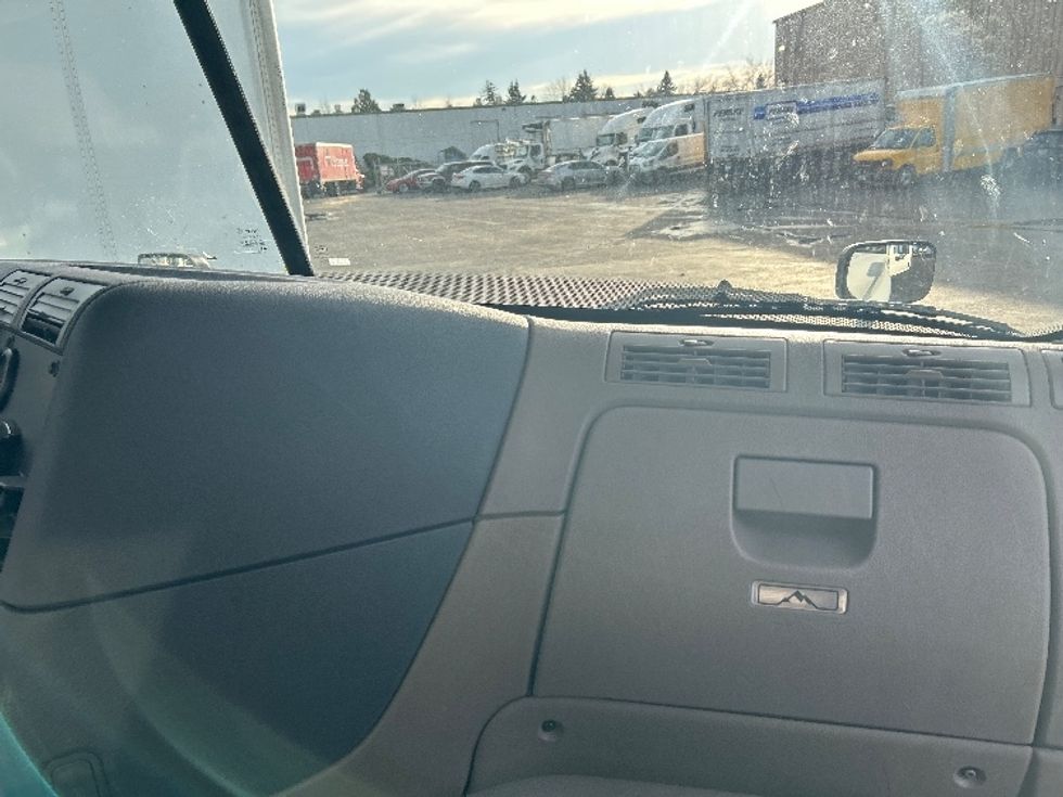 Day Cab Tractor-Heavy Duty Tractors-Freightliner-2017-Cascadia 12542ST-Kent-WA-584,139\n\t\tmiles-$ 19,000 - Image 13