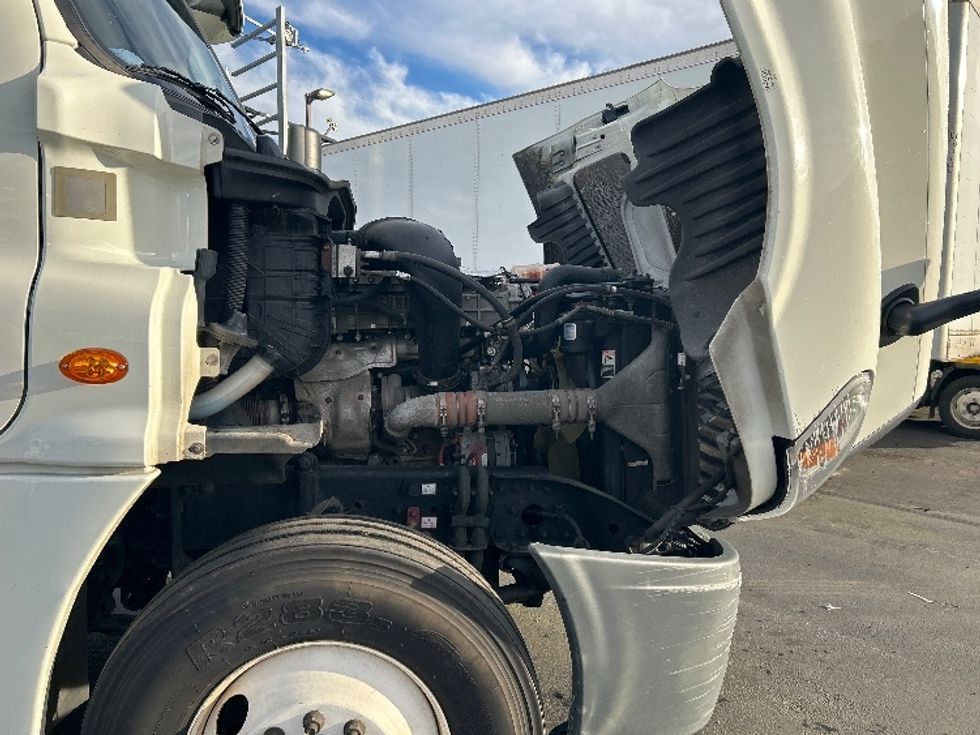 Day Cab Tractor-Heavy Duty Tractors-Freightliner-2017-Cascadia 12542ST-Kent-WA-584,139\n\t\tmiles-$ 19,000 - Image 15