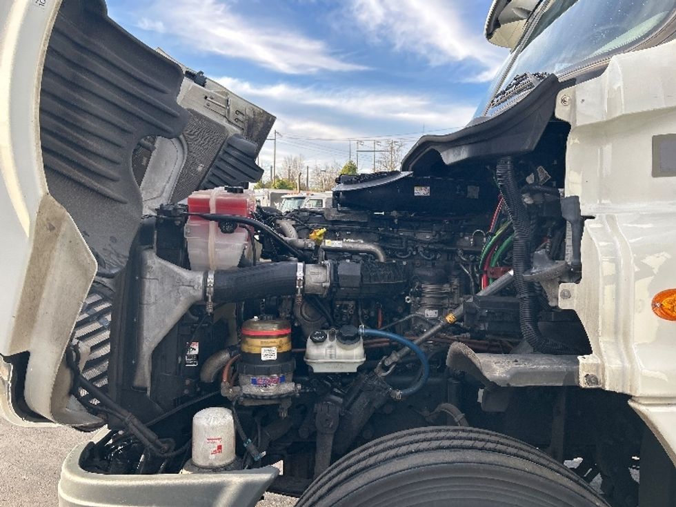 Day Cab Tractor-Heavy Duty Tractors-Freightliner-2017-Cascadia 12542ST-Kent-WA-584,139\n\t\tmiles-$ 19,000 - Image 16