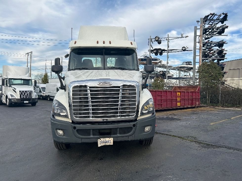 Day Cab Tractor-Heavy Duty Tractors-Freightliner-2017-Cascadia 12542ST-Kent-WA-584,139\n\t\tmiles-$ 19,000 - Image 2