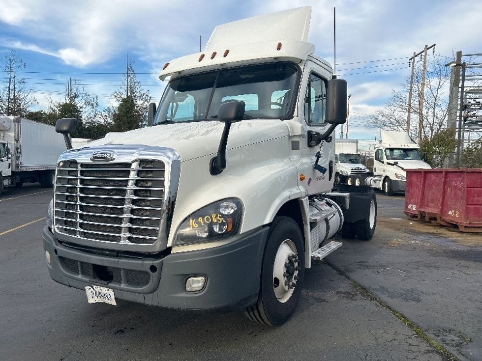 Day Cab Tractor-Heavy Duty Tractors-Freightliner-2017-Cascadia 12542ST-Kent-WA-584,139\n\t\tmiles-$ 19,000 - Image 3