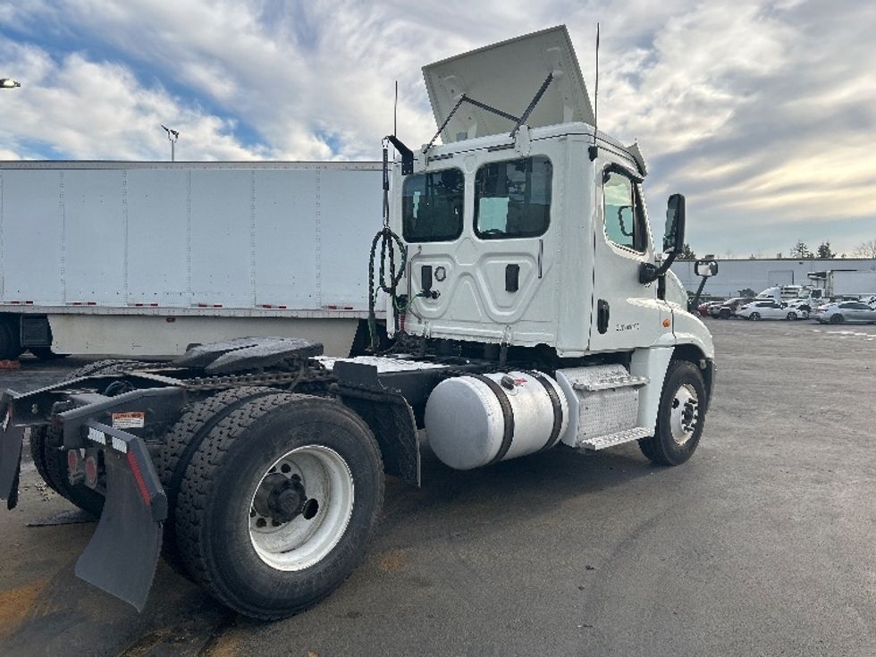 Day Cab Tractor-Heavy Duty Tractors-Freightliner-2017-Cascadia 12542ST-Kent-WA-584,139\n\t\tmiles-$ 19,000 - Image 7
