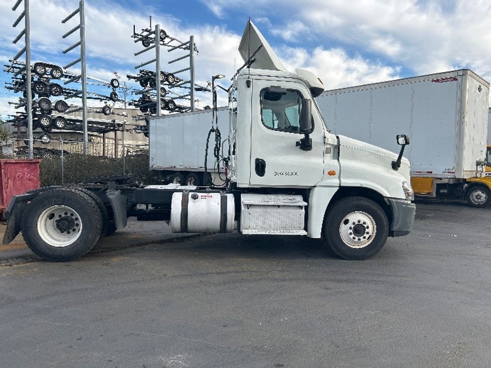 Day Cab Tractor-Heavy Duty Tractors-Freightliner-2017-Cascadia 12542ST-Kent-WA-584,139\n\t\tmiles-$ 19,000 - Image 8