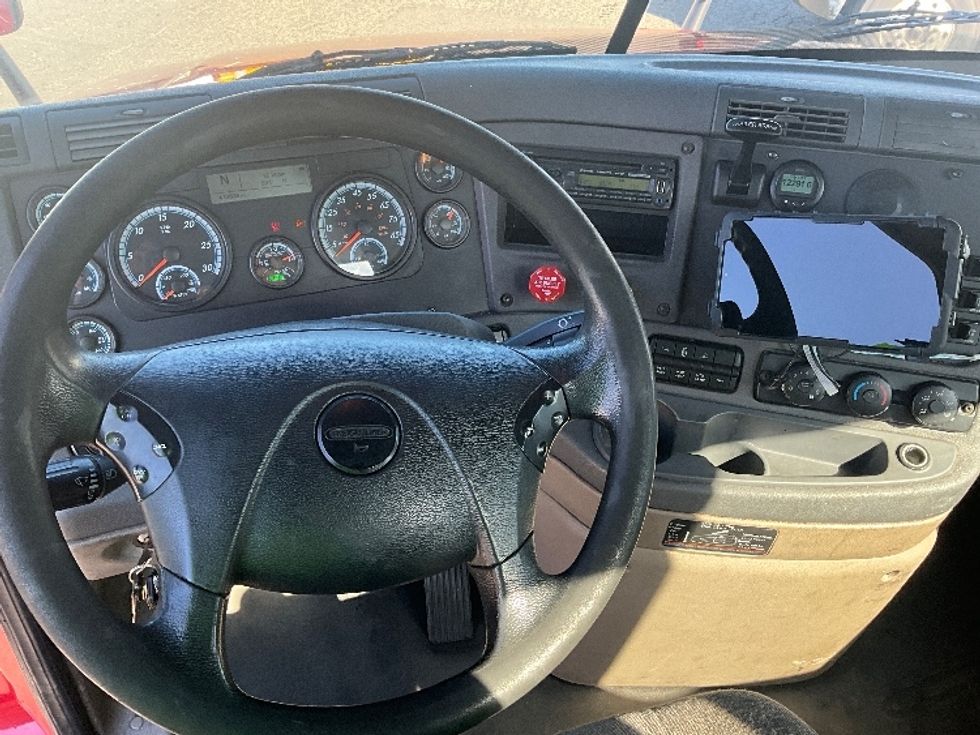 Day Cab Tractor-Heavy Duty Tractors-Freightliner-2017-Cascadia 12542ST-Tacoma-WA-410,636\n\t\tmiles-$ 25,000 - Image 11