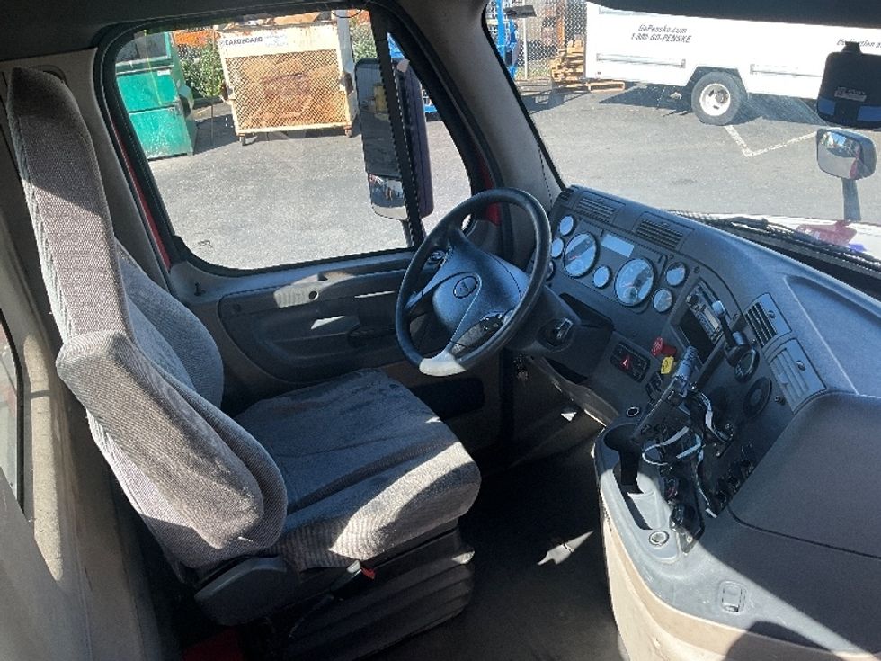 Day Cab Tractor-Heavy Duty Tractors-Freightliner-2017-Cascadia 12542ST-Tacoma-WA-410,636\n\t\tmiles-$ 25,000 - Image 14