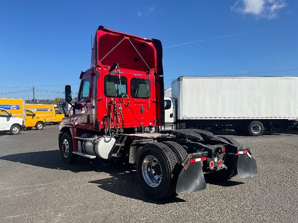 Day Cab Tractor-Heavy Duty Tractors-Freightliner-2017-Cascadia 12542ST-Tacoma-WA-410,636\n\t\tmiles-$ 25,000 - Image 5