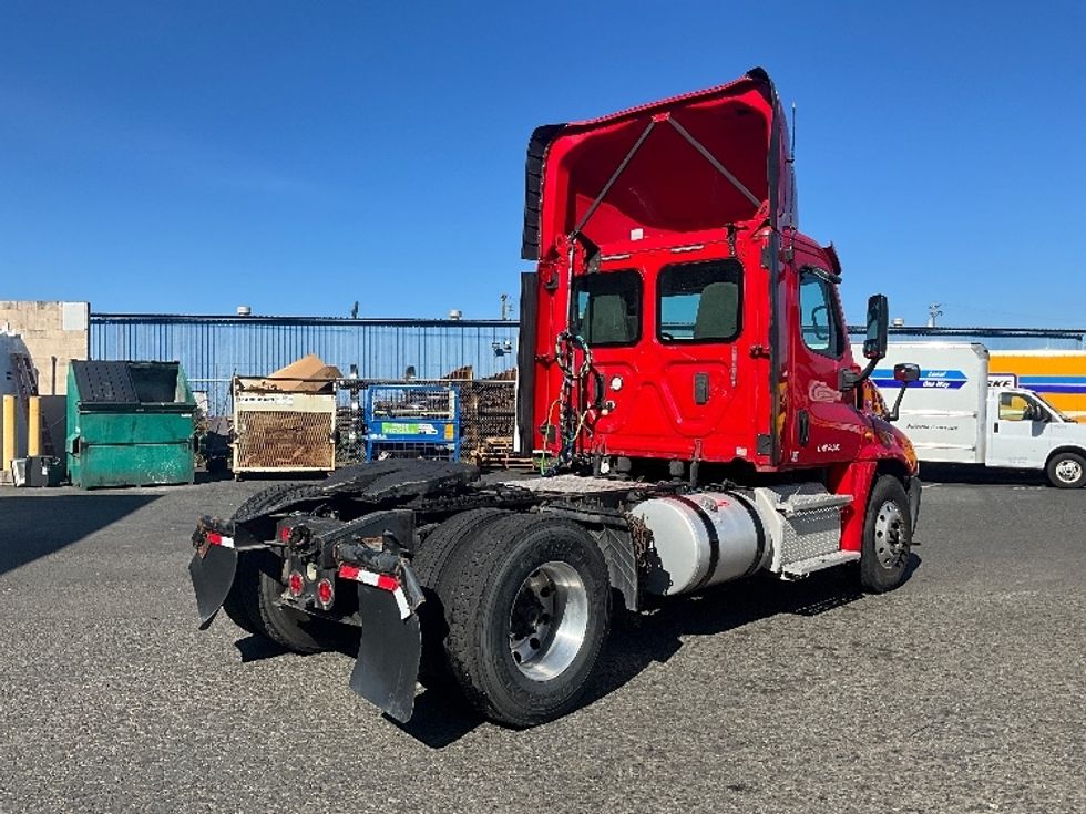 Day Cab Tractor-Heavy Duty Tractors-Freightliner-2017-Cascadia 12542ST-Tacoma-WA-410,636\n\t\tmiles-$ 25,000 - Image 7