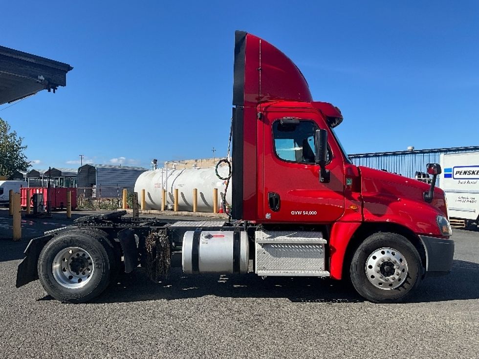 Day Cab Tractor-Heavy Duty Tractors-Freightliner-2017-Cascadia 12542ST-Tacoma-WA-410,636\n\t\tmiles-$ 25,000 - Image 8