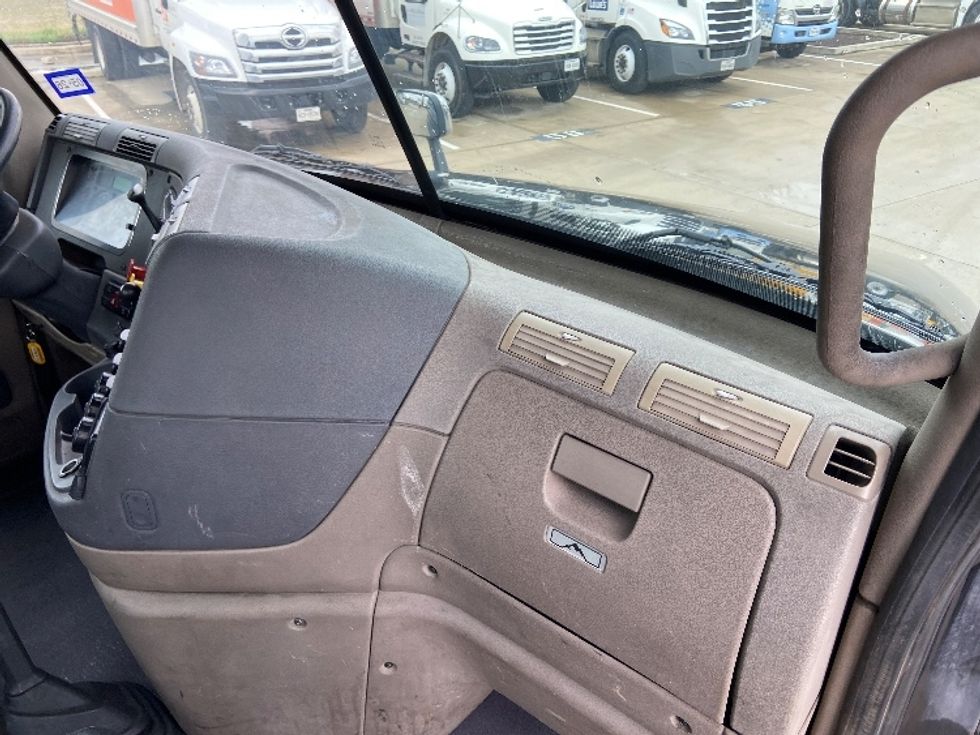 Day Cab Tractor-Heavy Duty Tractors-Freightliner-2017-Cascadia 12564ST-Arlington-TX-294,771\n\t\tmiles-$ 36,750 - Image 13