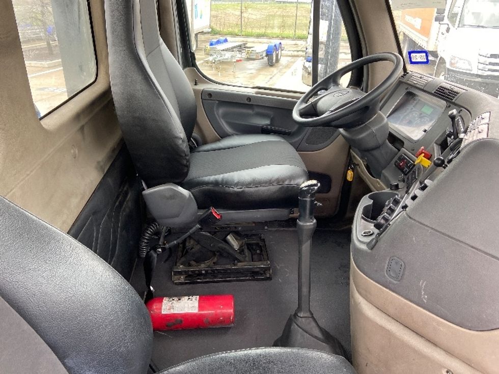 Day Cab Tractor-Heavy Duty Tractors-Freightliner-2017-Cascadia 12564ST-Arlington-TX-294,771\n\t\tmiles-$ 36,750 - Image 14