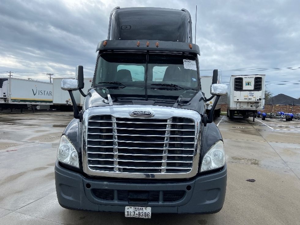 Day Cab Tractor-Heavy Duty Tractors-Freightliner-2017-Cascadia 12564ST-Arlington-TX-294,771\n\t\tmiles-$ 36,750 - Image 2