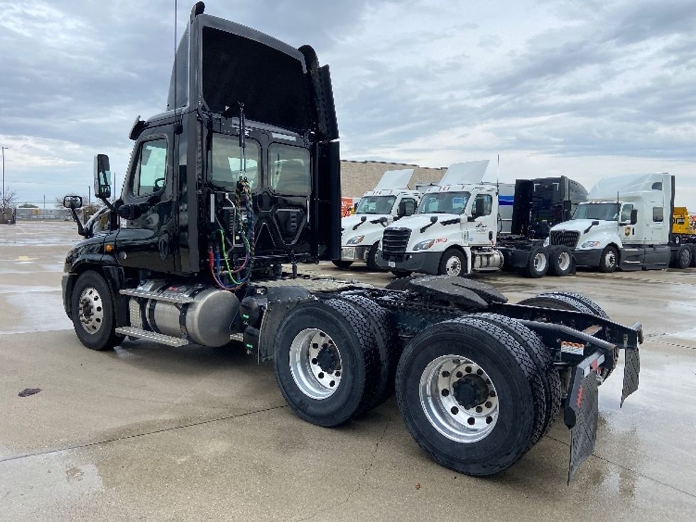 Day Cab Tractor-Heavy Duty Tractors-Freightliner-2017-Cascadia 12564ST-Arlington-TX-294,771\n\t\tmiles-$ 36,750 - Image 5