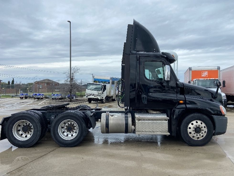 Day Cab Tractor-Heavy Duty Tractors-Freightliner-2017-Cascadia 12564ST-Arlington-TX-294,771\n\t\tmiles-$ 36,750 - Image 8