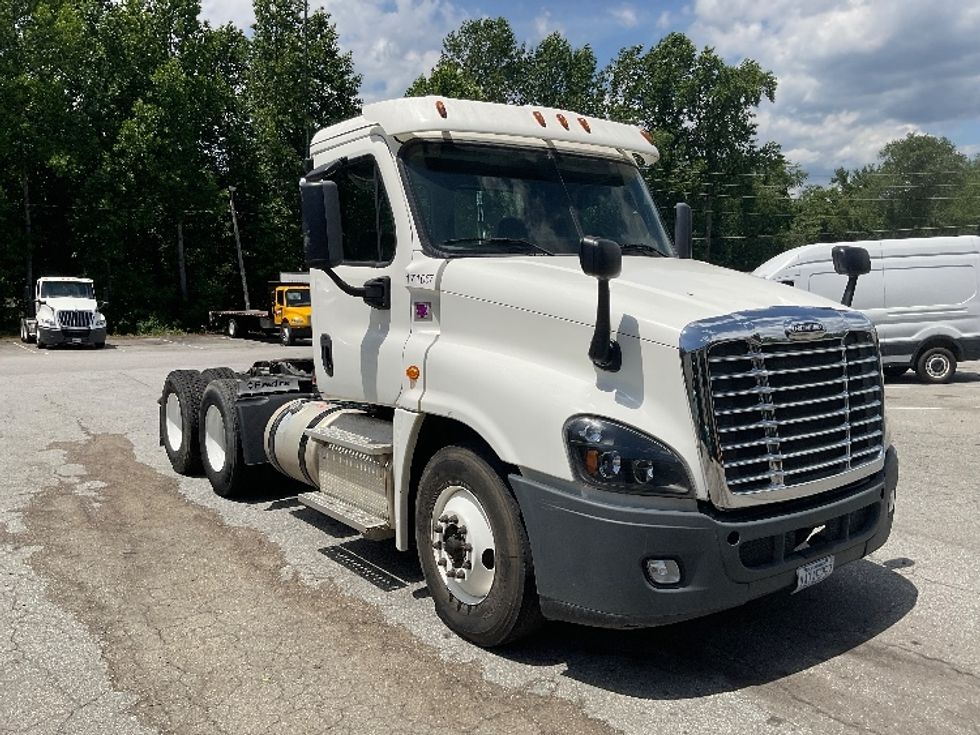 Day Cab Tractor-Heavy Duty Tractors-Freightliner-2017-Cascadia 12564ST-Asheville-NC-222,345\n\t\tmiles-$ 44,500 - Image 1