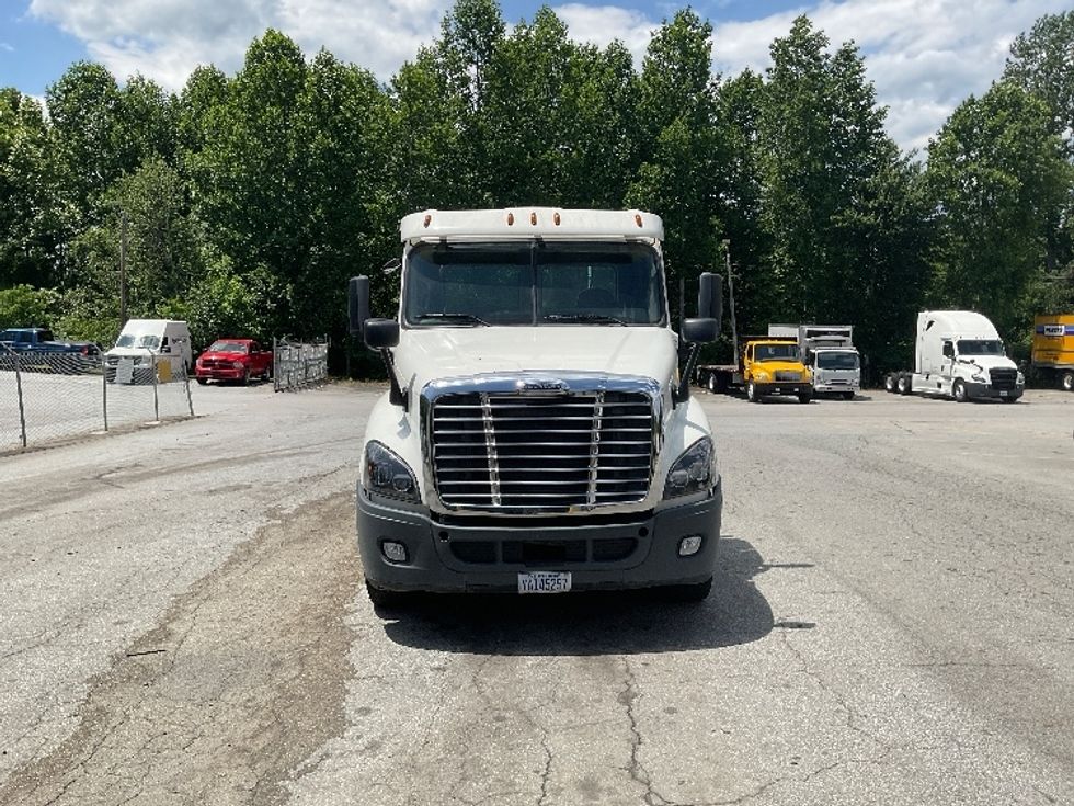 Day Cab Tractor-Heavy Duty Tractors-Freightliner-2017-Cascadia 12564ST-Asheville-NC-222,345\n\t\tmiles-$ 44,500 - Image 2