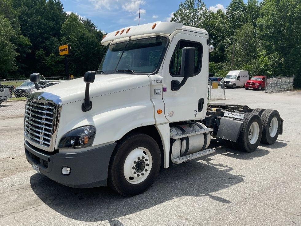 Day Cab Tractor-Heavy Duty Tractors-Freightliner-2017-Cascadia 12564ST-Asheville-NC-222,345\n\t\tmiles-$ 44,500 - Image 3