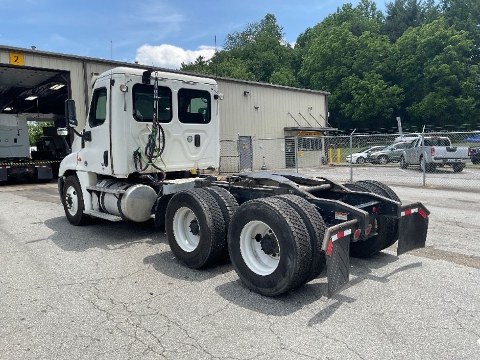 Day Cab Tractor-Heavy Duty Tractors-Freightliner-2017-Cascadia 12564ST-Asheville-NC-222,345\n\t\tmiles-$ 44,500 - Image 5