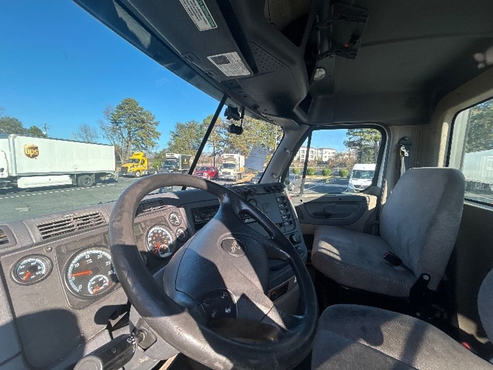 Day Cab Tractor-Heavy Duty Tractors-Freightliner-2017-Cascadia 12564ST-Charlotte-NC-533,330\n\t\tmiles-$ 32,000 - Image 10