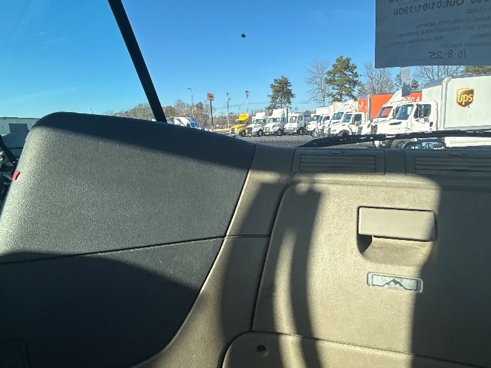 Day Cab Tractor-Heavy Duty Tractors-Freightliner-2017-Cascadia 12564ST-Charlotte-NC-533,330\n\t\tmiles-$ 32,000 - Image 13