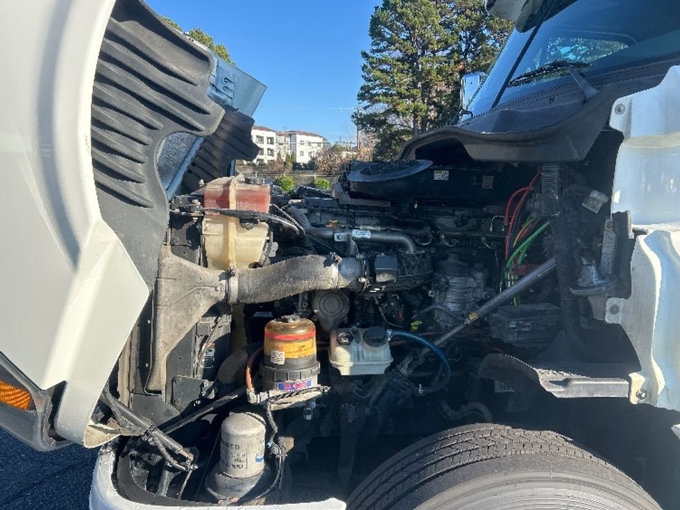 Day Cab Tractor-Heavy Duty Tractors-Freightliner-2017-Cascadia 12564ST-Charlotte-NC-533,330\n\t\tmiles-$ 32,000 - Image 16