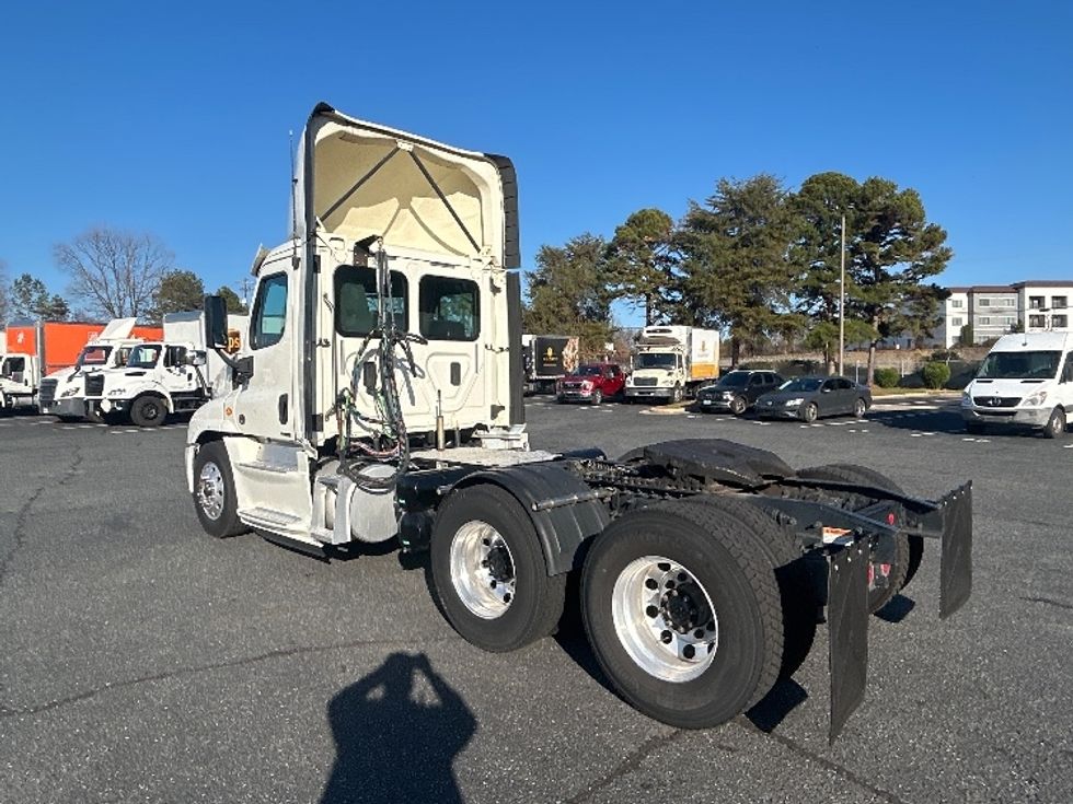 Day Cab Tractor-Heavy Duty Tractors-Freightliner-2017-Cascadia 12564ST-Charlotte-NC-533,330\n\t\tmiles-$ 32,000 - Image 5