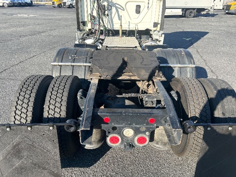Day Cab Tractor-Heavy Duty Tractors-Freightliner-2017-Cascadia 12564ST-Charlotte-NC-533,330\n\t\tmiles-$ 32,000 - Image 6