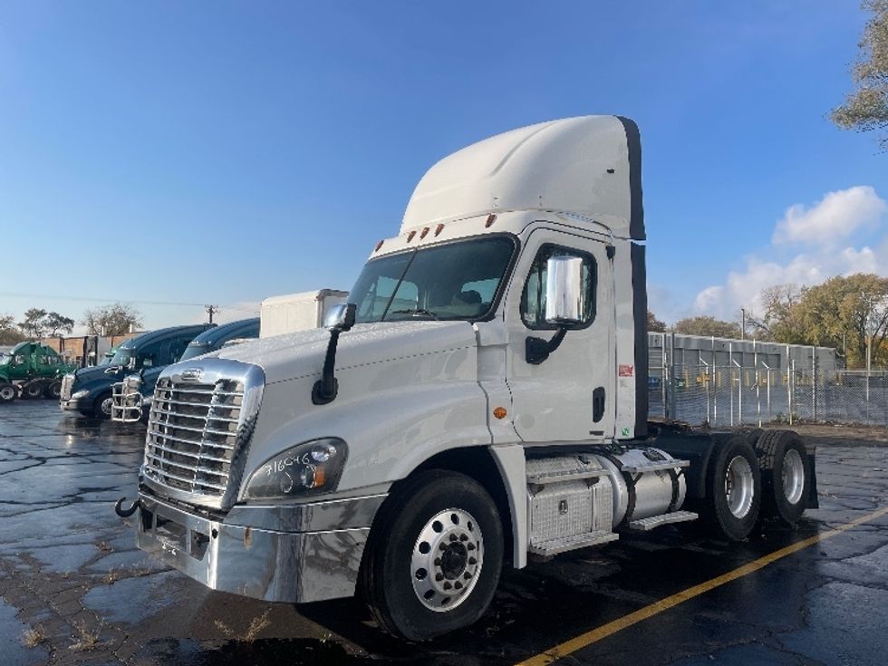 Day Cab Tractor-Heavy Duty Tractors-Freightliner-2017-Cascadia 12564ST-Chicago (Melrose Park)-IL-301,857\n\t\tmiles-$ 43,000 - Image 3