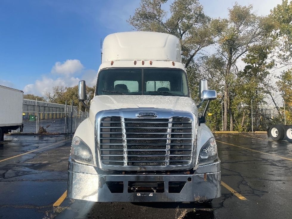 Day Cab Tractor-Heavy Duty Tractors-Freightliner-2017-Cascadia 12564ST-Chicago (Melrose Park)-IL-301,857\n\t\tmiles-$ 43,000 - Image 2