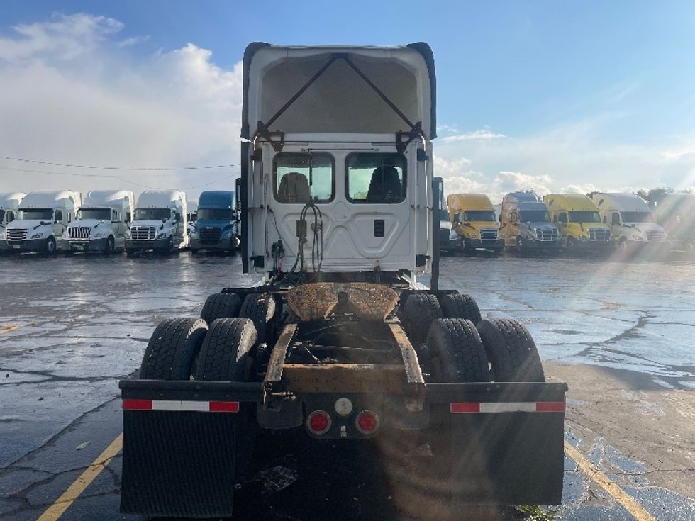 Day Cab Tractor-Heavy Duty Tractors-Freightliner-2017-Cascadia 12564ST-Chicago (Melrose Park)-IL-301,857\n\t\tmiles-$ 43,000 - Image 6