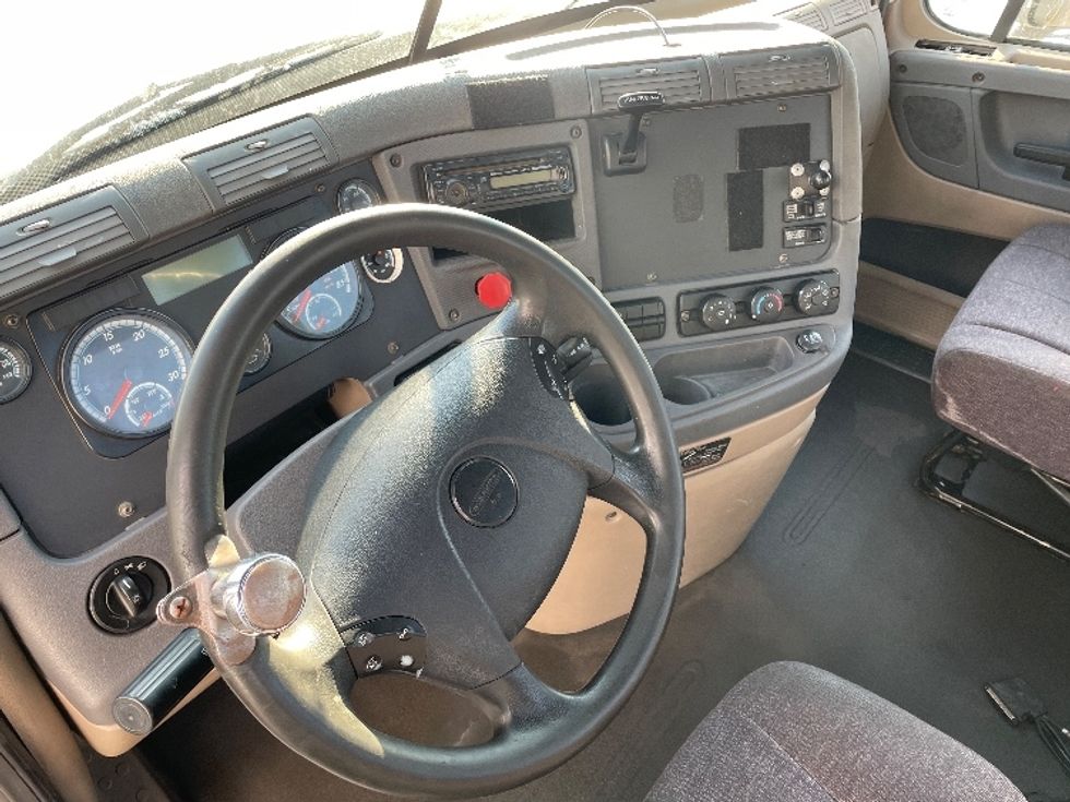Day Cab Tractor-Heavy Duty Tractors-Freightliner-2017-Cascadia 12564ST-Chicago (Melrose Park)-IL-301,857\n\t\tmiles-$ 43,000 - Image 10