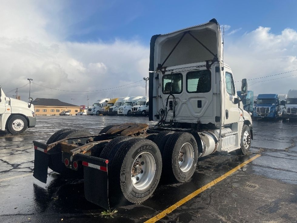 Day Cab Tractor-Heavy Duty Tractors-Freightliner-2017-Cascadia 12564ST-Chicago (Melrose Park)-IL-301,857\n\t\tmiles-$ 43,000 - Image 7