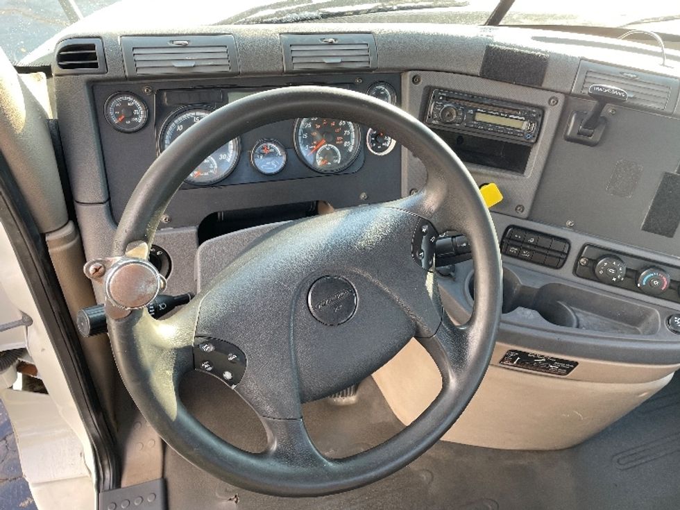 Day Cab Tractor-Heavy Duty Tractors-Freightliner-2017-Cascadia 12564ST-Chicago (Melrose Park)-IL-301,857\n\t\tmiles-$ 43,000 - Image 11