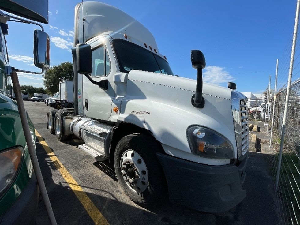 Day Cab Tractor-Heavy Duty Tractors-Freightliner-2017-Cascadia 12564ST-Chicago (Melrose Park)-IL-334,588\n\t\tmiles-$ 40,500 - Image 1