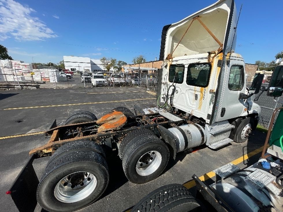 Day Cab Tractor-Heavy Duty Tractors-Freightliner-2017-Cascadia 12564ST-Chicago (Melrose Park)-IL-334,588\n\t\tmiles-$ 40,500 - Image 8