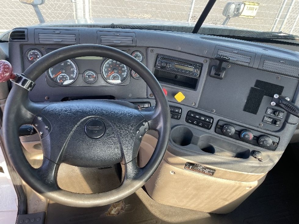 Day Cab Tractor-Heavy Duty Tractors-Freightliner-2017-Cascadia 12564ST-Chicago (Melrose Park)-IL-334,588\n\t\tmiles-$ 40,500 - Image 11