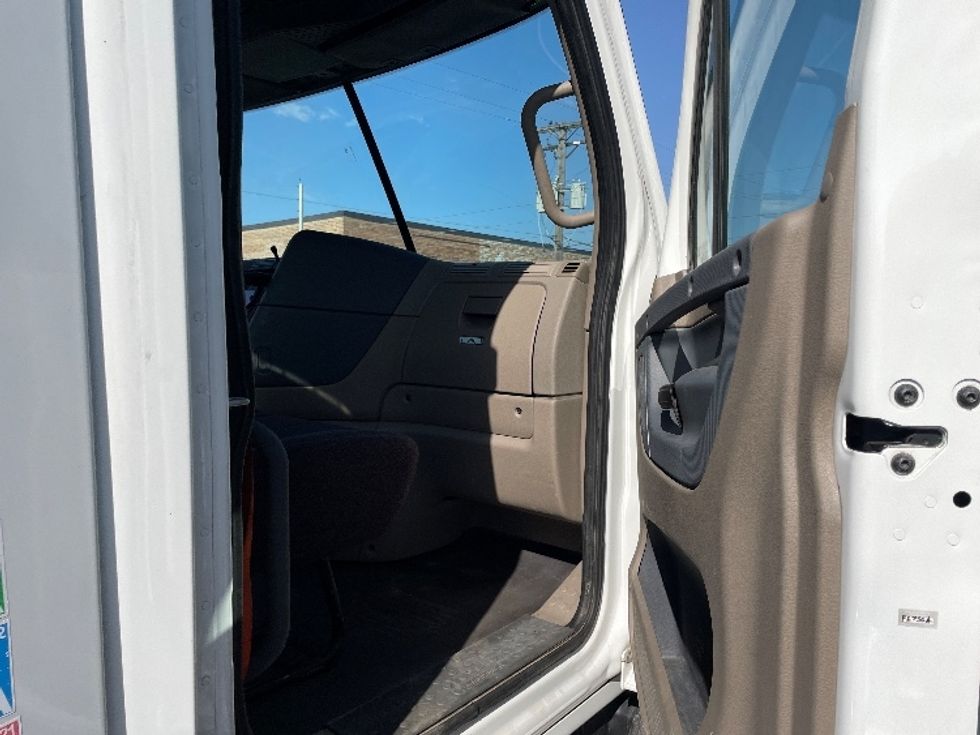 Day Cab Tractor-Heavy Duty Tractors-Freightliner-2017-Cascadia 12564ST-Chicago (Melrose Park)-IL-334,588\n\t\tmiles-$ 40,500 - Image 12