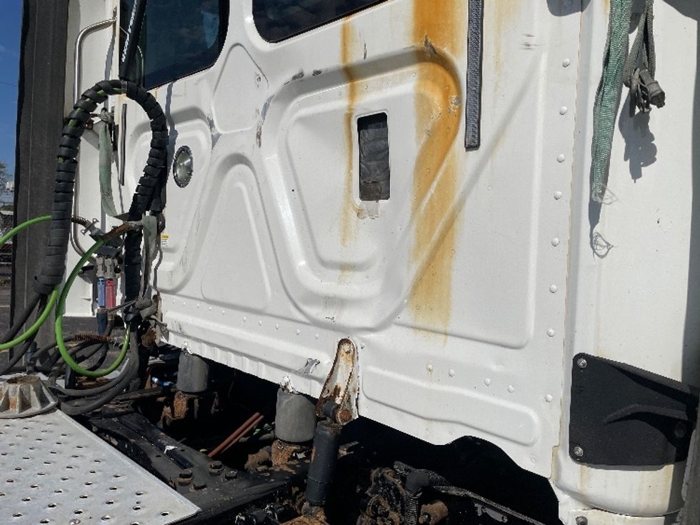 Day Cab Tractor-Heavy Duty Tractors-Freightliner-2017-Cascadia 12564ST-Chicago (Melrose Park)-IL-334,588\n\t\tmiles-$ 40,500 - Image 17