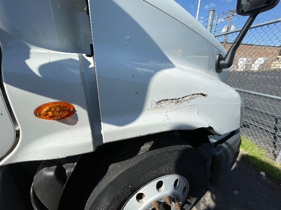 Day Cab Tractor-Heavy Duty Tractors-Freightliner-2017-Cascadia 12564ST-Chicago (Melrose Park)-IL-334,588\n\t\tmiles-$ 40,500 - Image 19