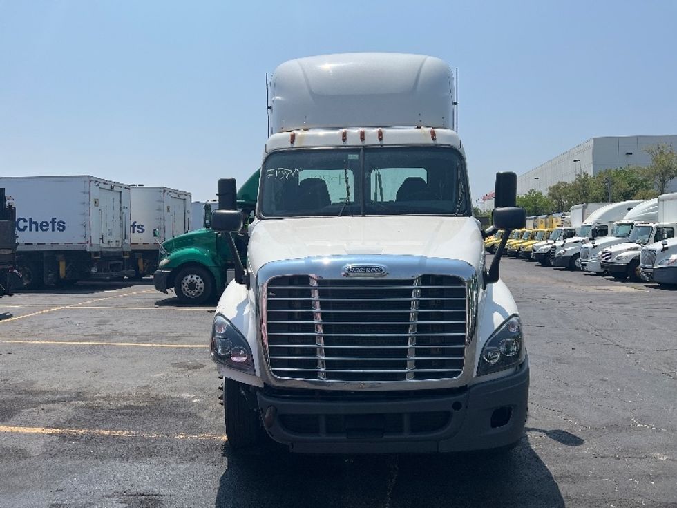 Day Cab Tractor-Heavy Duty Tractors-Freightliner-2017-Cascadia 12564ST-Chicago (Melrose Park)-IL-520,103\n\t\tmiles-$ 31,250 - Image 2